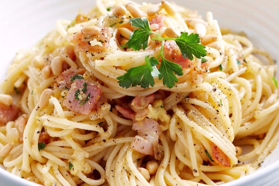 Έτσι φτιάχνεται η αυθεντική ιταλική καρμπονάρα… (video)