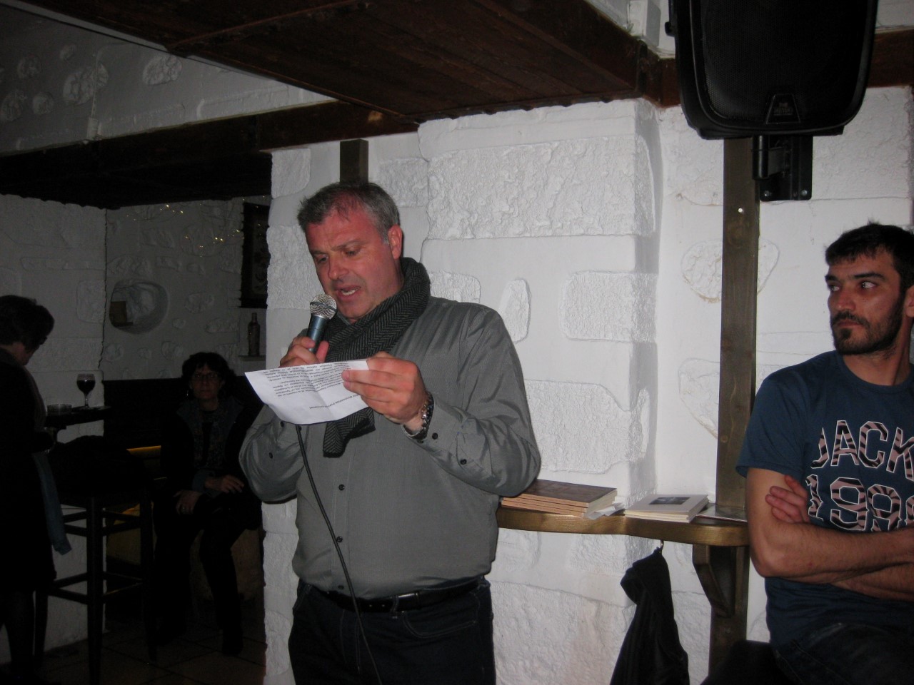 «Ποίηση»… με φιλολογική χροιά 