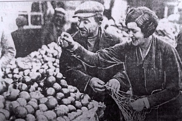 Πώς βγήκε η λέξη «παξιμαδοκλέφτρα»;