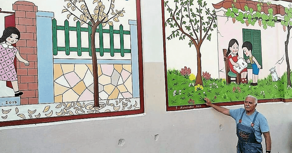 Παππούς ζωγράφισε το παλιό αλφαβητάρι σε σχολείο της Πάτρας…