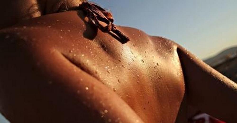 Υγιή μαυρισμένα κορμιά…