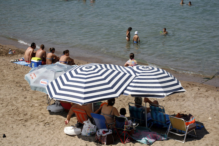 4 πράγματα που μας εκνευρίζουν στην παραλία!!!