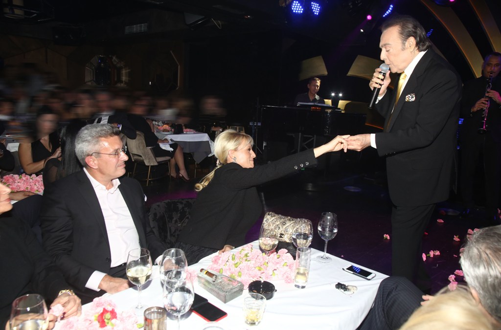 Νίκος Χατζηνικολάου: «Θέλεις μπουζούκια, πάμε…»