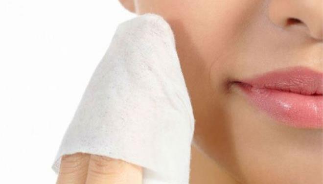 Μετά τις πλαστικές σακούλες και τα καλαμάκια, έρχεται το... τέλος και στα υγρά μαντηλάκια…