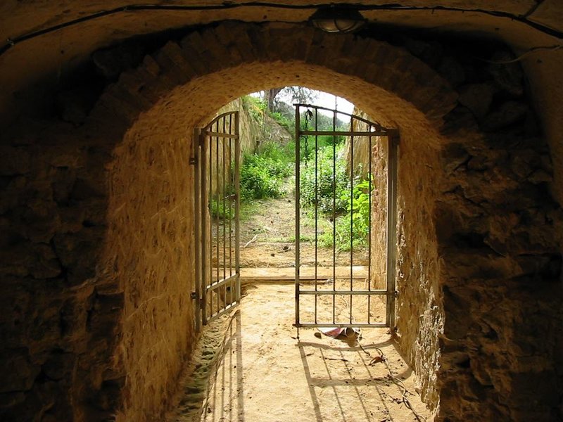 Κρήτη: Το γερμανικό καταφύγιο που έγινε μουσείο… Οχτώ μέτρα κάτω από τη γη, με μήκος 200 μ. και 13 θαλάμους!!! (εικόνες)