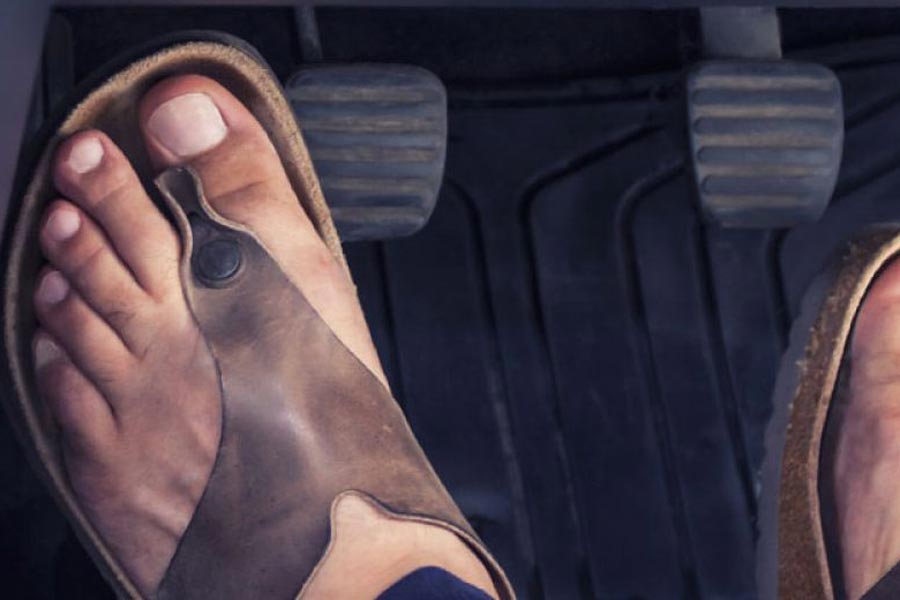 100 ευρώ πρόστιμο εάν οδηγείτε με σαγιονάρες σύμφωνα με τον νέο Κ.Ο.Κ.