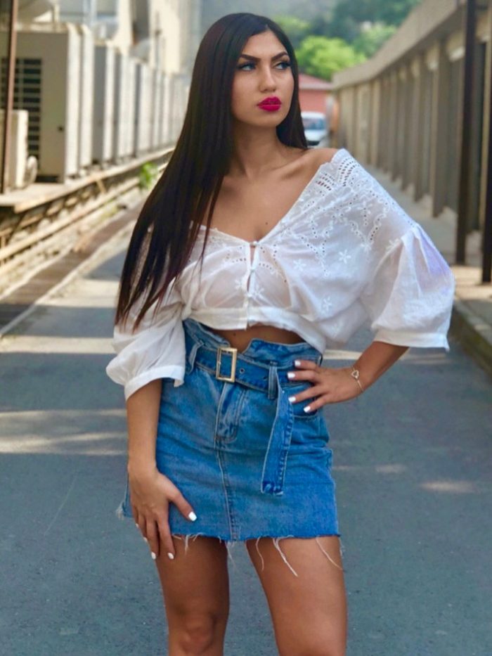 Κολάζει την Τήνο «παίκτρια» του Power of Love … (foto)