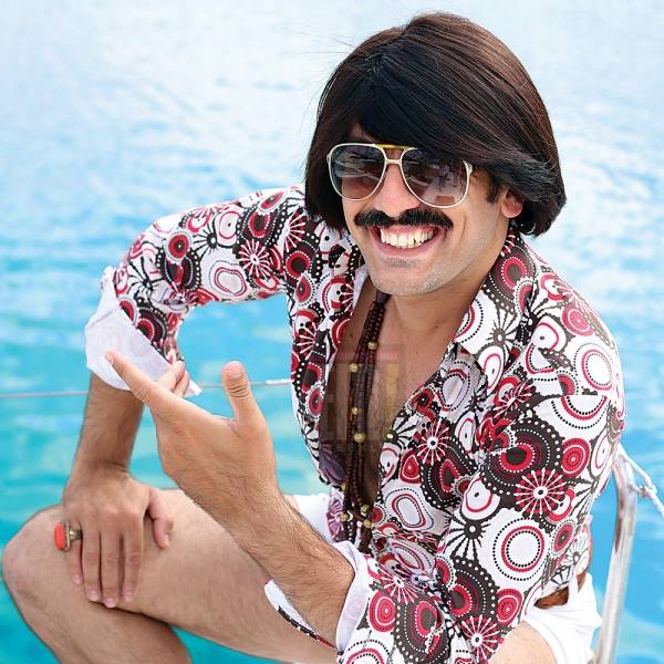 O Τόνι Σφήνος χωρίς περούκα σε ρομαντικές διακοπές με τη σύζυγό του