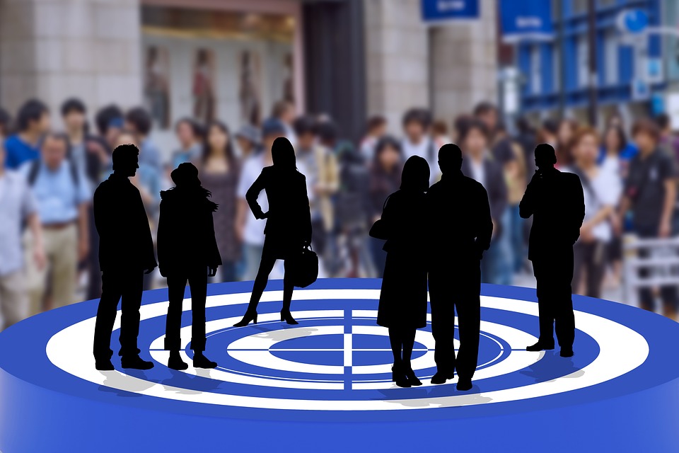 Δημόσιο: Ανατροπή…. Μειώσεις στα επιδόματα και περισσότερα χρόνια στη δουλειά.