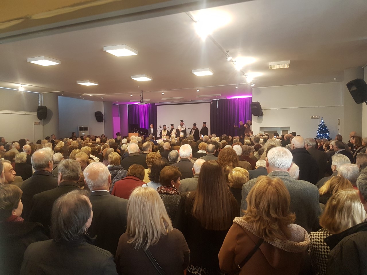 Εκατοντάδες Ηρακλειωτών στην κοπή της πίτας του Δήμου Ηρακλείου Αττικής έστειλαν μήνυμα ελπίδας για το 2019