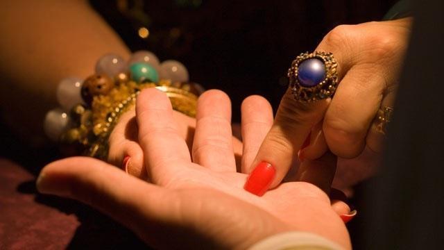 Να σε πω τη μοίρα σου, να σε πω το ριζικό σου…