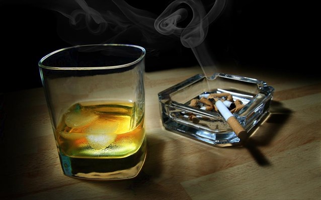 Το αλκοόλ και η νικοτίνη επηρεάζουν τον ύπνο και όχι η καφεΐνη…