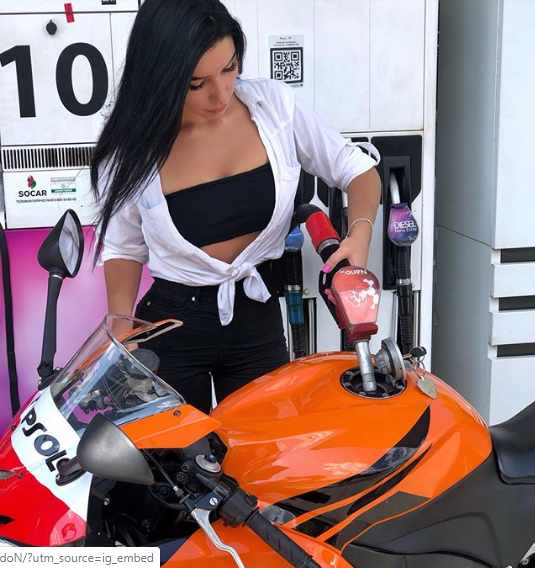 Anya Bondarenko: Η πιο καυτή μηχανόβια…