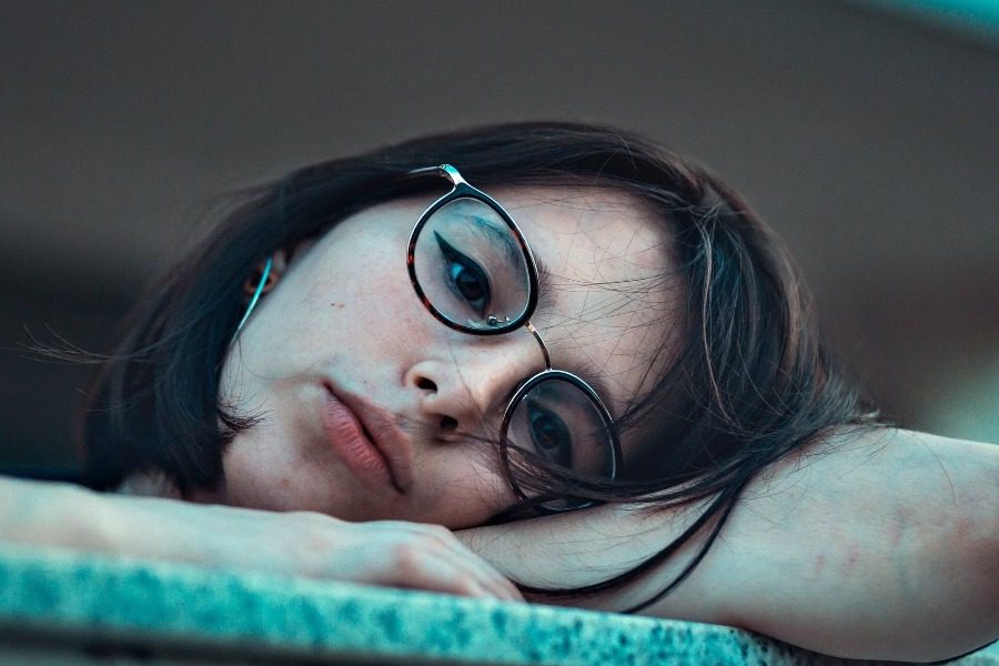 Τι είναι ο «πυρετός καμπίνας» που νιώθουμε σε συνθήκες εγκλεισμού;