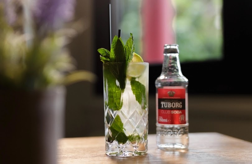 Πώς θα φτιάξεις στο σπίτι αγαπημένα cocktails με σόδα…