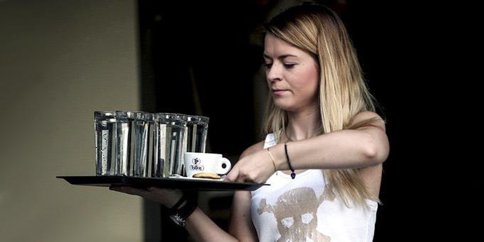 Έτσι θα παραγγέλνουμε στους σερβιτόρους από Δευτέρα -Οι νέοι κανόνες…