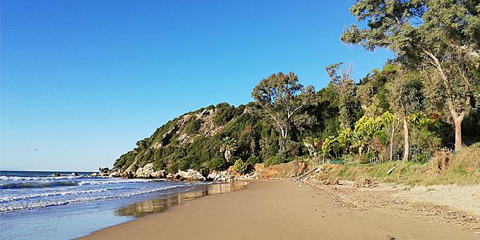 7 παραλίες της Πελοποννήσου που δεν έχεις βουτήξει