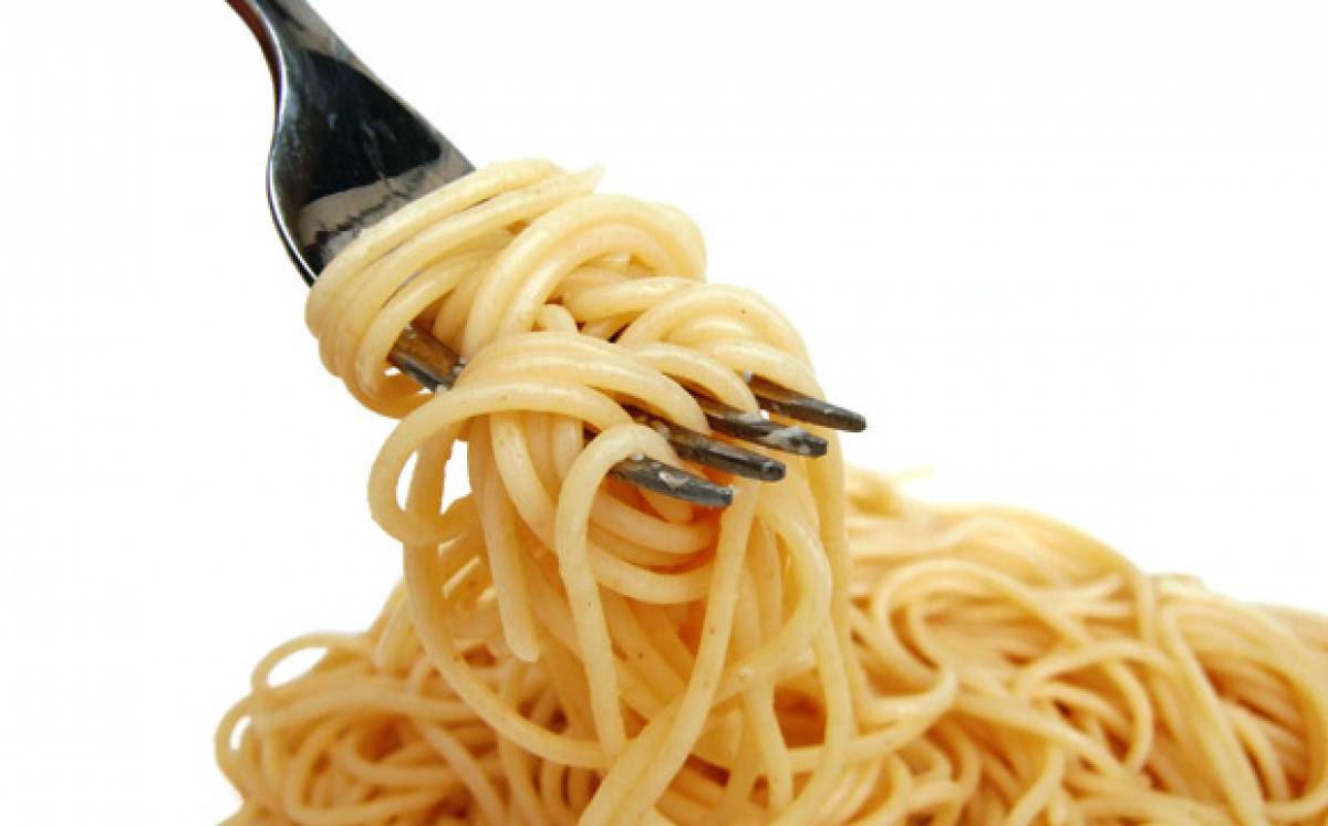 Σπάτε τα μακαρόνια πριν τα ρίξετε στο νερό; Μην το ξανακάνετε!