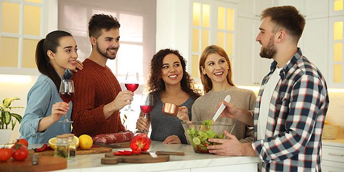 Όχι άλλα σουβλάκια: Τι να φτιάξετε στο σπίτι με την παρέα