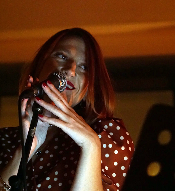 «ΧΑΜΟΓΕΛΑ ΜΟΥ ΛΙΓΟ... » - Η νέα μουσική παράσταση με τη φωνή της Ζανέλ για δύο παραστάσεις στην Αθήνα τον Οκτώβριο