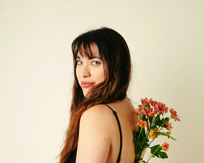 ΝΕΟ ΤΡΑΓΟΥΔΙ - Ναταλία Ρουτσολιά : «Θα ‘ρθω να σε βρω»