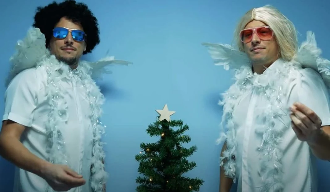 «Κρούσματα Παντού»: Το απόλυτο χιτ των Χριστουγέννων που έχει γίνει viral (video)