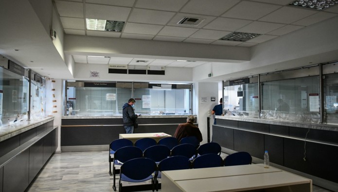 Τέλος στο σκασιαρχείο των δημοσίων υπαλλήλων