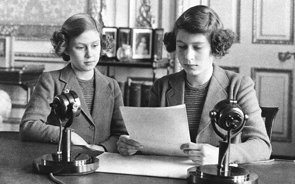 Βασίλισσα Ελισάβετ: 96 χρόνια ζωής μέσα από ένα φωτογραφικό άλμπουμ