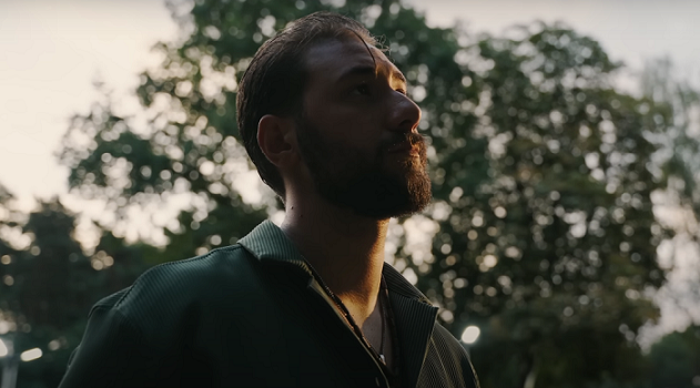 «Δεν Πειράζει» | Ο Βαγγέλης Πατσούρας επιστρέφει με ολοκαίνουριο τραγούδι