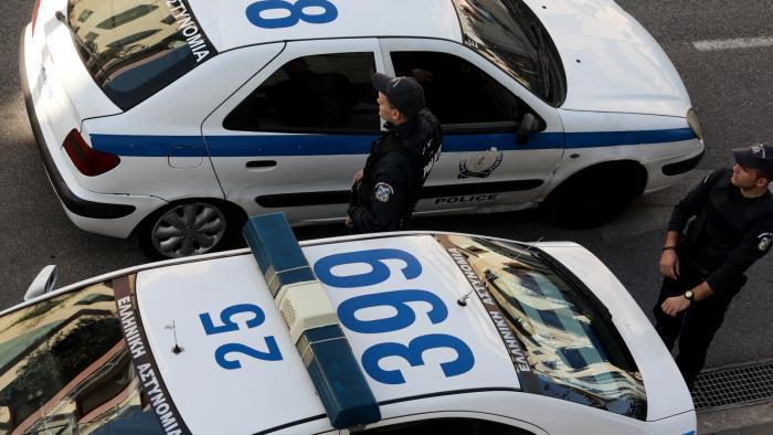 Γιατί τα περιπολικά έχουν αριθμούς στην οροφή;