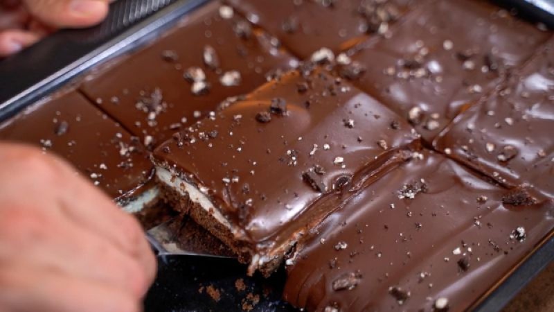 Χωρίς ψήσιμο: Το πιο λαχταριστό γλυκό ψυγείου - Έτοιμο σε μόλις 5 λεπτά!