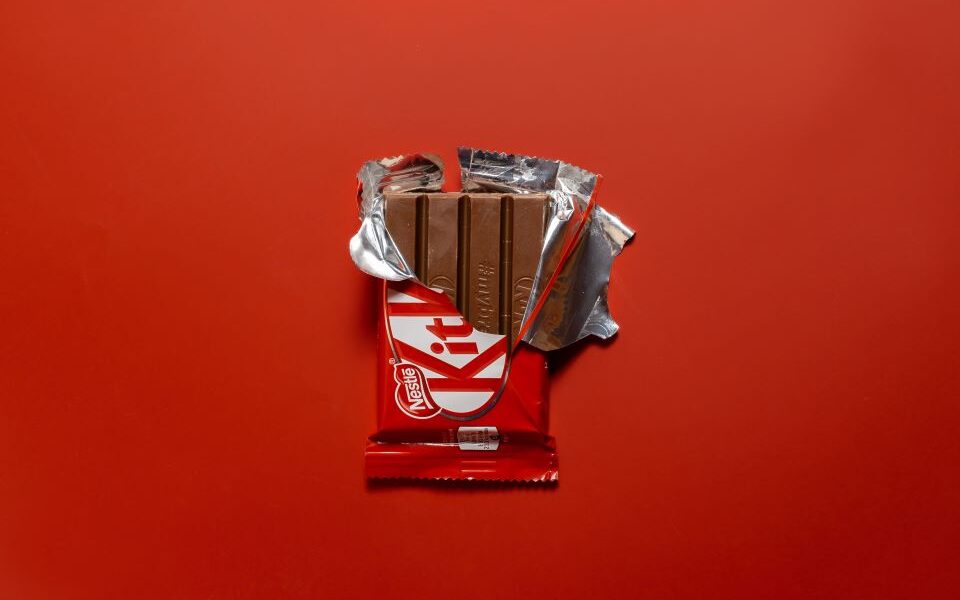 Δεν φαντάζεστε πώς φτιάχνεται το Kit Kat: Η αποκάλυψη που ξάφνιασε…
