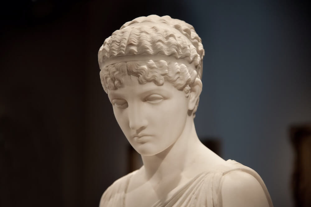 Γιατί οι γυναίκες είχαν κοντά μαλλιά στην Αρχαία Ελλάδα;