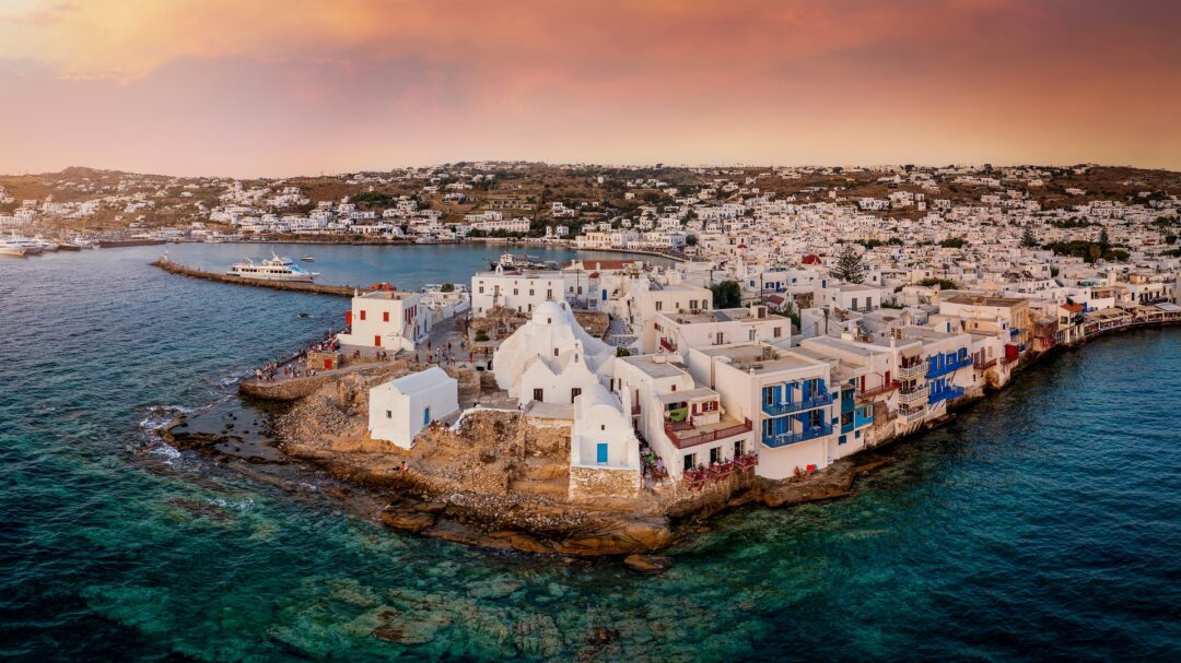 Στο μάτι του Copernicus η άναρχη δόμηση των νησιών