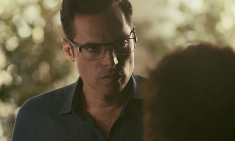 ΣΚΟΤΕΙΝΗ ΘΑΛΑΣΣΑ: Η κρυφή ζωή της Άννας, τρελαίνει τον Χρήστο  