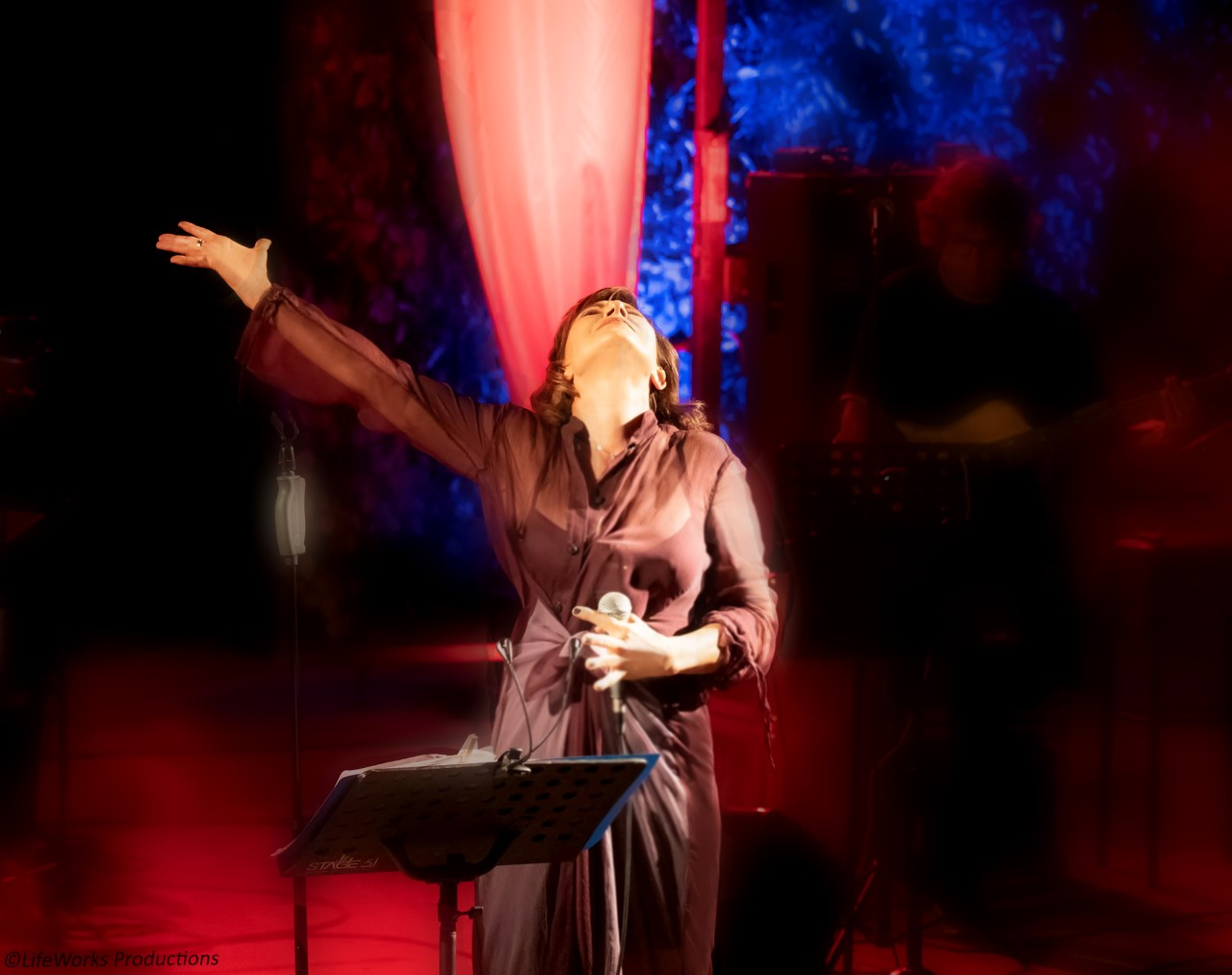 Κωνσταντίνα «Μια Ελλάδα Φως», από το Κηποθέατρο Παπάγου…