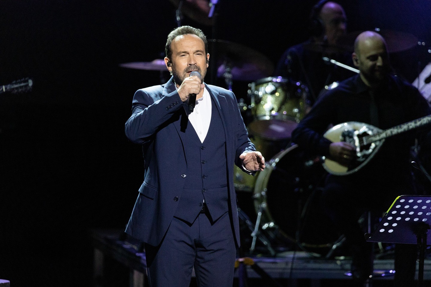 Ο Κώστας Μακεδόνας ερμηνεύει Μίμη Πλέσσα στο θέατρο Παλλάς (αποσπάσματα από το Παλλάς) 