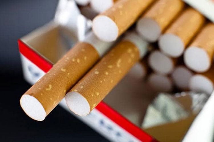 Κάπνισμα από «τρίτο χέρι»: Πώς θα απαλλαγούμε από την «τσιγαρίλα» στο σπίτι