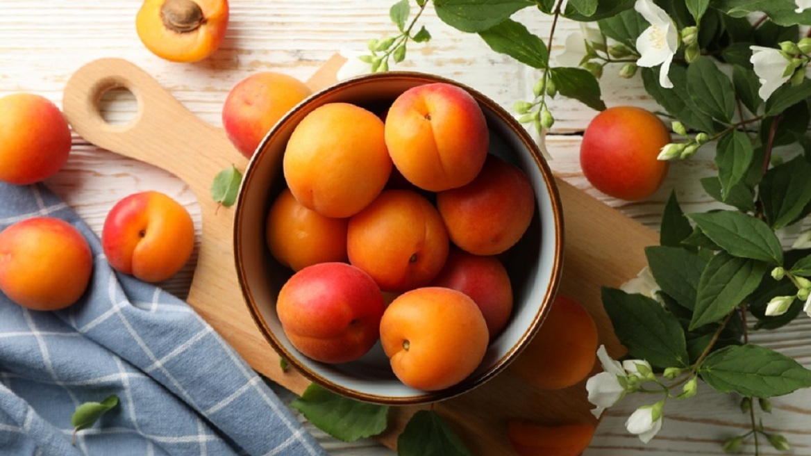 10 προϊόντα που απογειώνουν το βερίκοκο: άλειμμα με πικραμύγδαλο, απόσταγμα ξιδιού, πάστα με αμύγδαλα και chutney με τσίλι