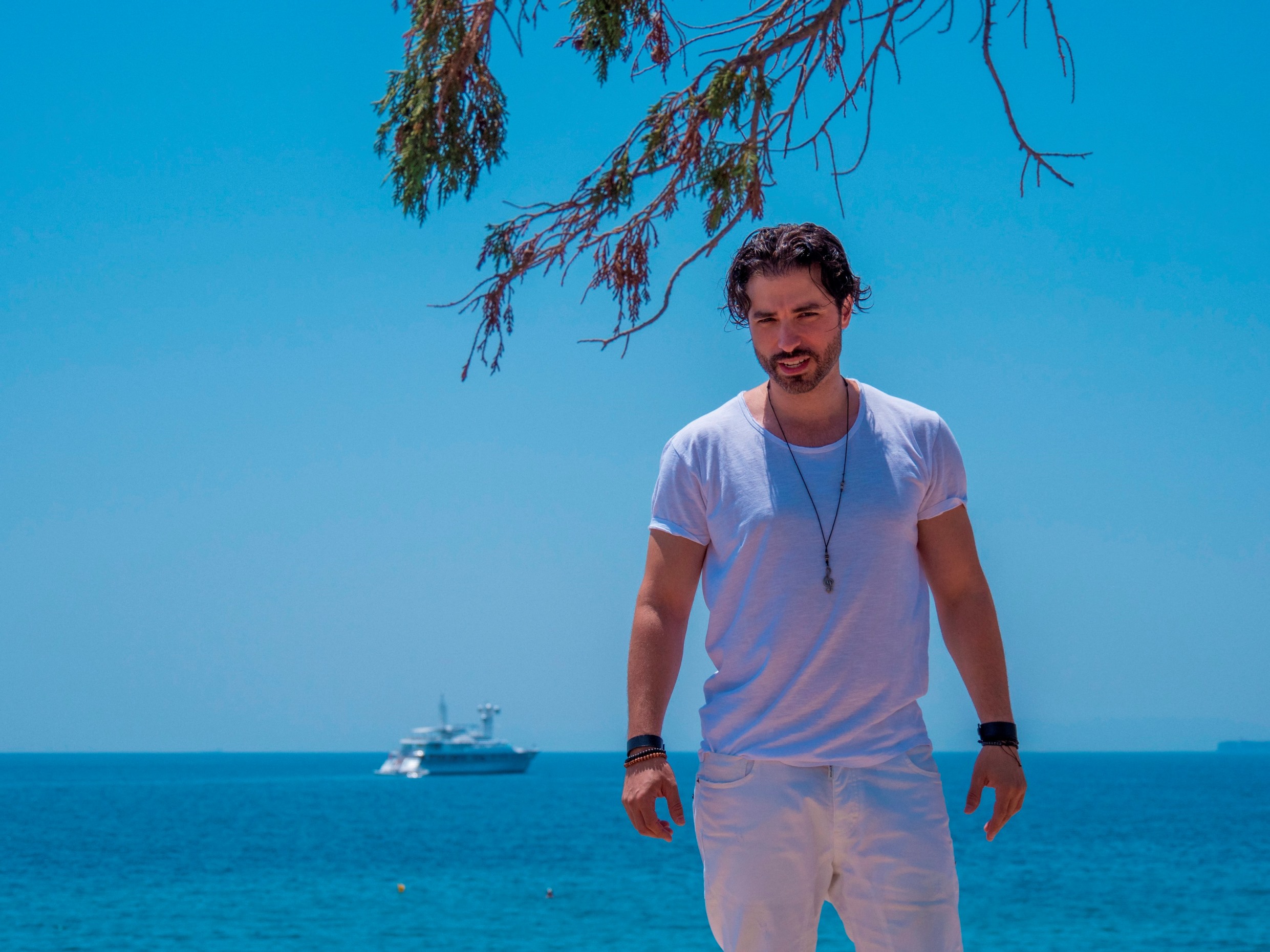 Ο Άγγελος Ανδριανός κάθε Παρασκευή στο μουσικό στέκι «Πατινάζ»