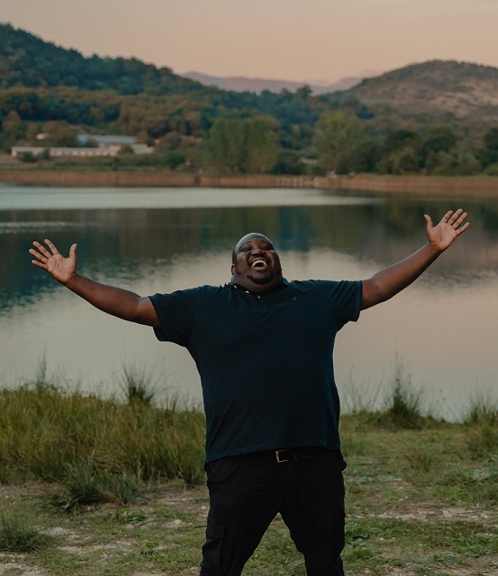 Ο aylogyros news στο «Φτάσαμε», συντροφιά με τον Ζερόμ Καλούτα – Συνέντευξη στον Παύλο Ανδριά