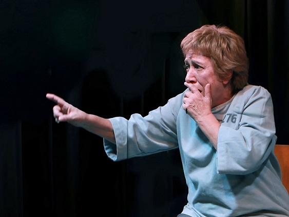 Η Ελένη Παπαχρηστοπούλου, μας μιλάει για την παράσταση «Αγγλίδα Ερωμένη»