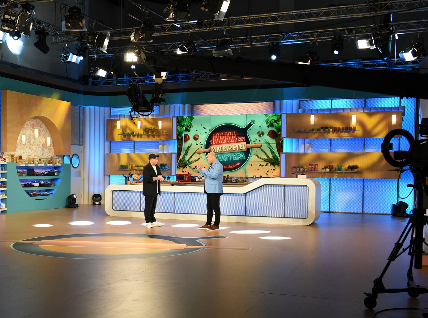 Η ΜΑΜΑ ΜΟΥ ΜΑΓΕΙΡΕΥΕΙ ΚΑΛΥΤΕΡΑ ΑΠΟ ΤΗ ΔΙΚΗ ΣΟΥ 8