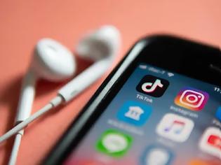 Κολλημένοι με τα social media οι Έλληνες σε όλες τις ηλικίες