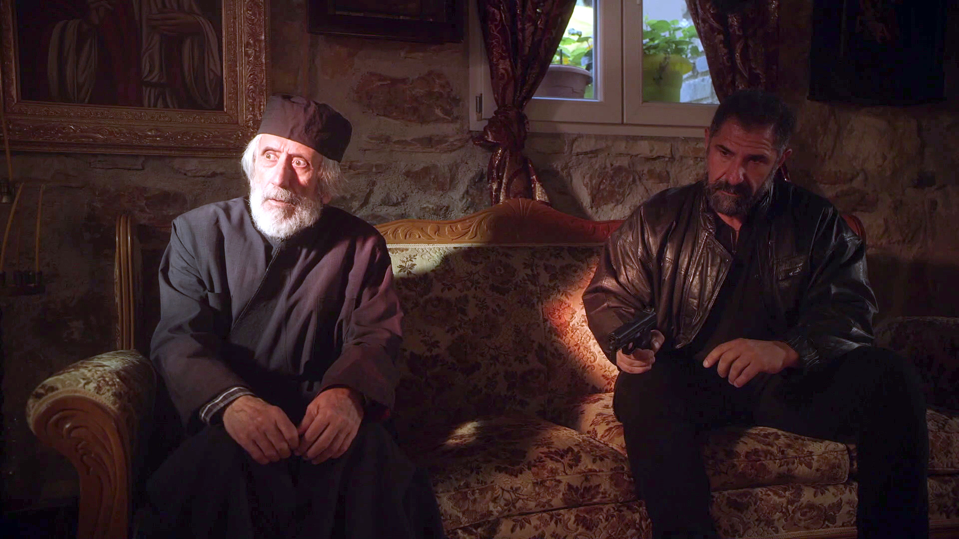 ΣΤΑ ΣΥΡΜΑΤΑ: Ο Ιούλιος ανακαλύπτει την προδοσία του Σπύρου και βγαίνει εκτός εαυτού