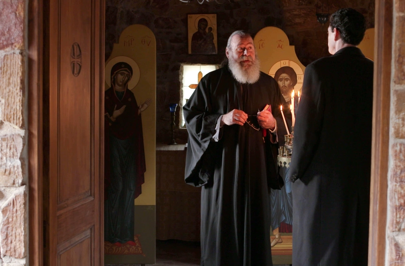 Άγριες Μέλισσες: Η επίσκεψη του Ντούνια στον παπά Γρηγόρη, αναστατώνει στους πάντες