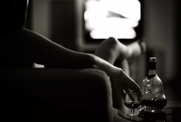 Το «γυμνό δείπνο»: Η νέα τάση που εξαπλώνεται σε ολόκληρο τον κόσμο