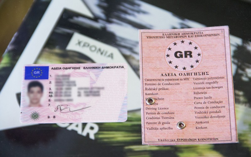 Τέλος το χάρτινο και το πλαστικό δίπλωμα οδήγησης – Τι αλλάζει με το Car Wallet