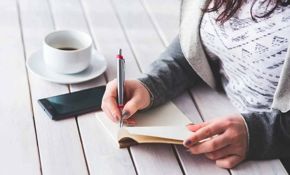 Τι είναι οι κράμπες του συγγραφέα; Γνωρίστε τις αιτίες, τα συμπτώματα και τις θεραπείες;